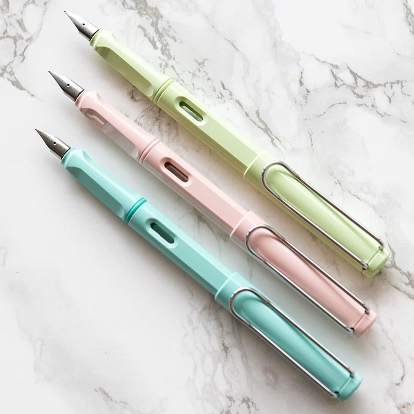 Lamy Safari Pastel Fountain Pen, M Nib, Glaze Mint *** Special Edition *** Price in Doha Qatar - Image 3