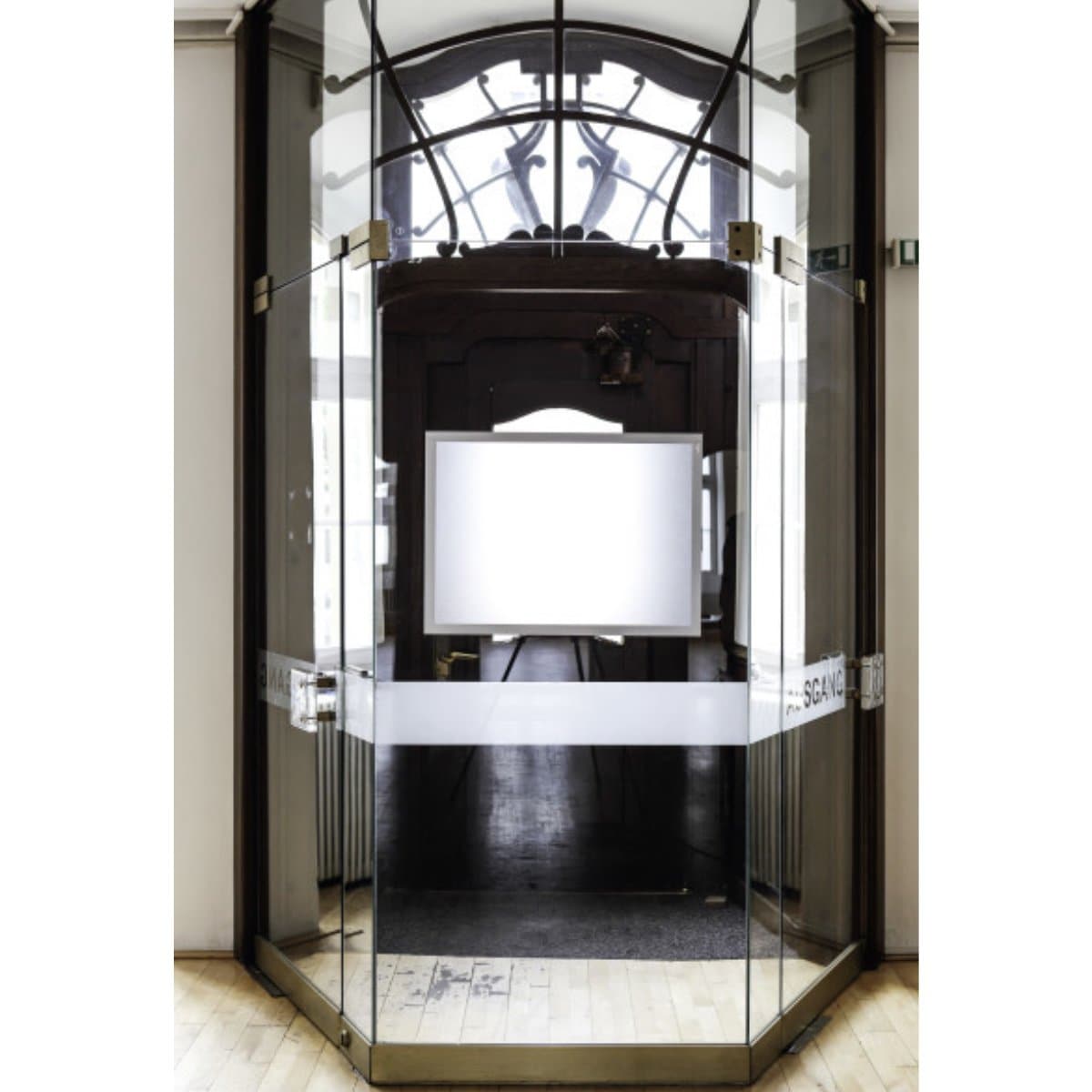 Durable Duraframe Poster, Self-Adhesive Magnetic Frame 50 X 70 Cm, Silver Price in Doha Qatar - Image 3